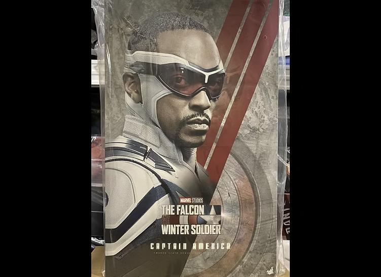 Ready! Hot Toys TMS040 The Falcon and the Winter Soldier 1/6 Captain America