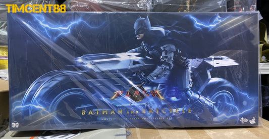 Ready! Hot Toys MMS705 The Flash 1/6 Batman and Batcycle