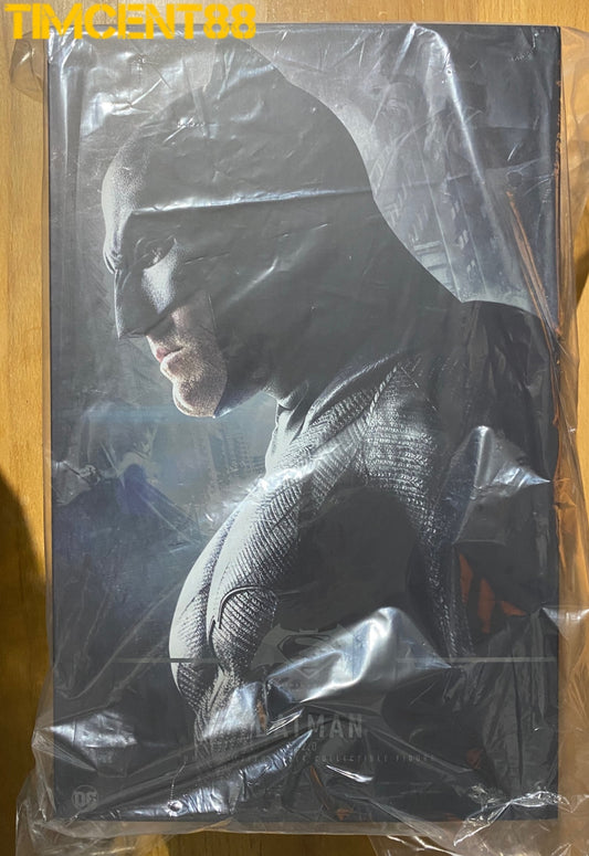 Ready Hot Toys MMS731 Batman v Superman: Dawn of Justice 1/6 Batman (2.0)