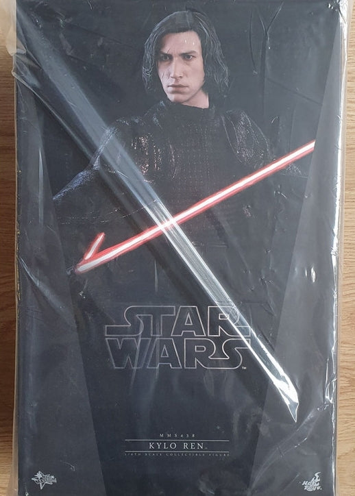 Hot Toys MMS438 STAR WARS: THE LAST JEDI 1/6 KYLO REN
