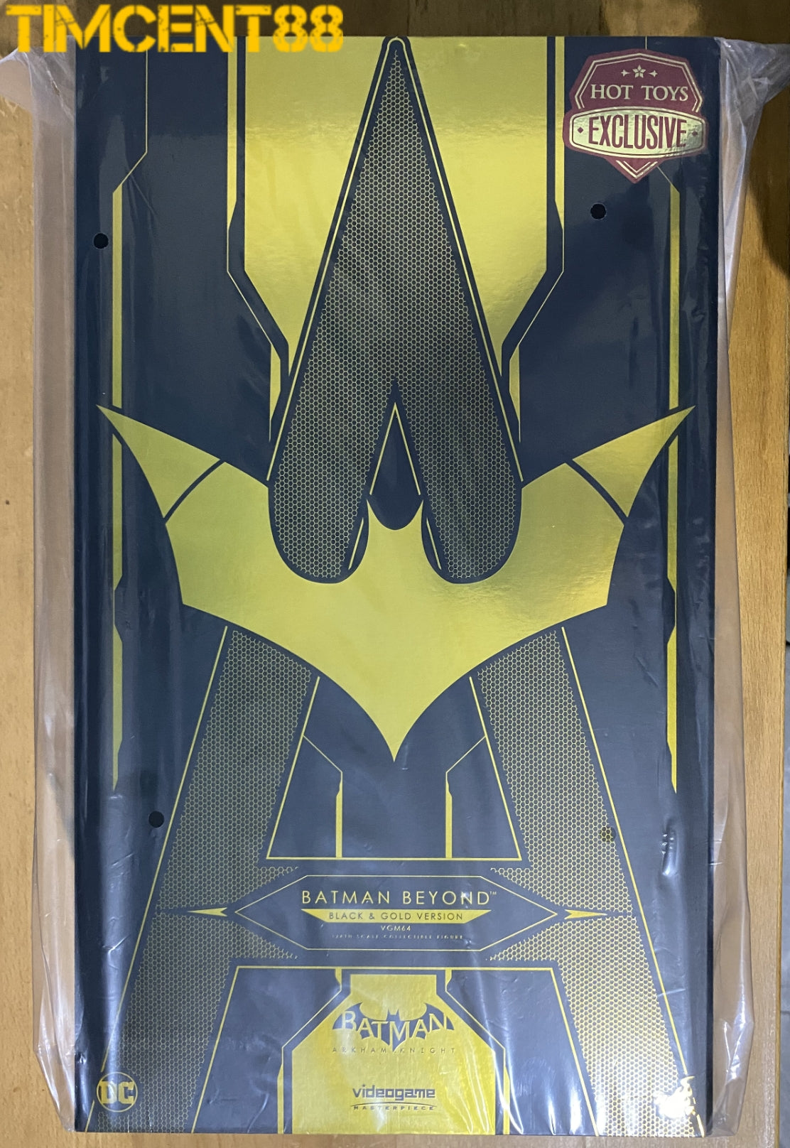 Ready! Hot Toys VGM64 Batman: Arkham Knight 1/6 Batman Beyond Black & Gold Ver