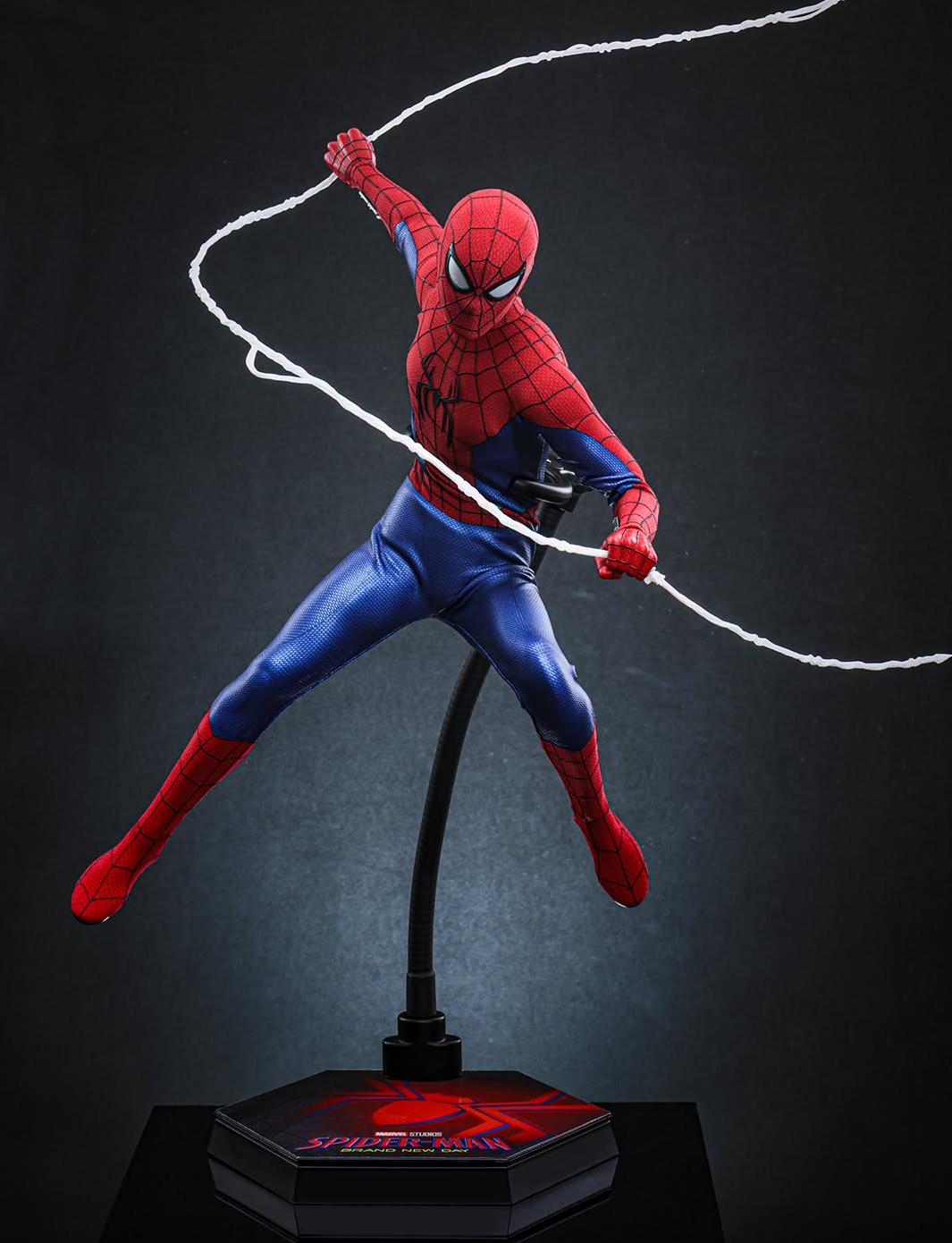 Ready! Hot Toys MMS892 Spider-Man: Brand New Day 1/6 Spider-Man
