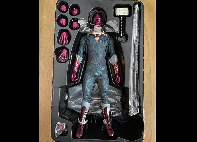 Unused! Hot Toys MMS296  1/6 VISION (Printing Issue) Non-refundable
