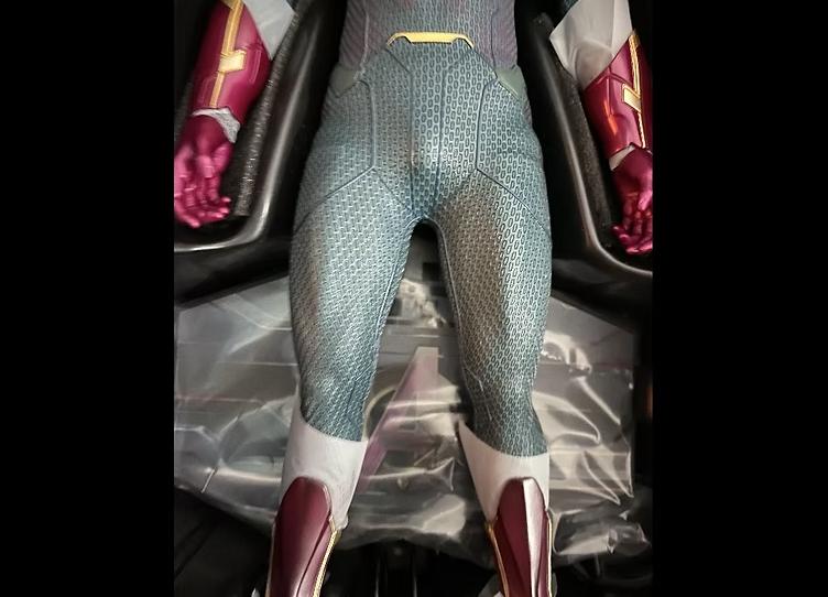 Unused! Hot Toys MMS296  1/6 VISION (Printing Issue) Non-refundable