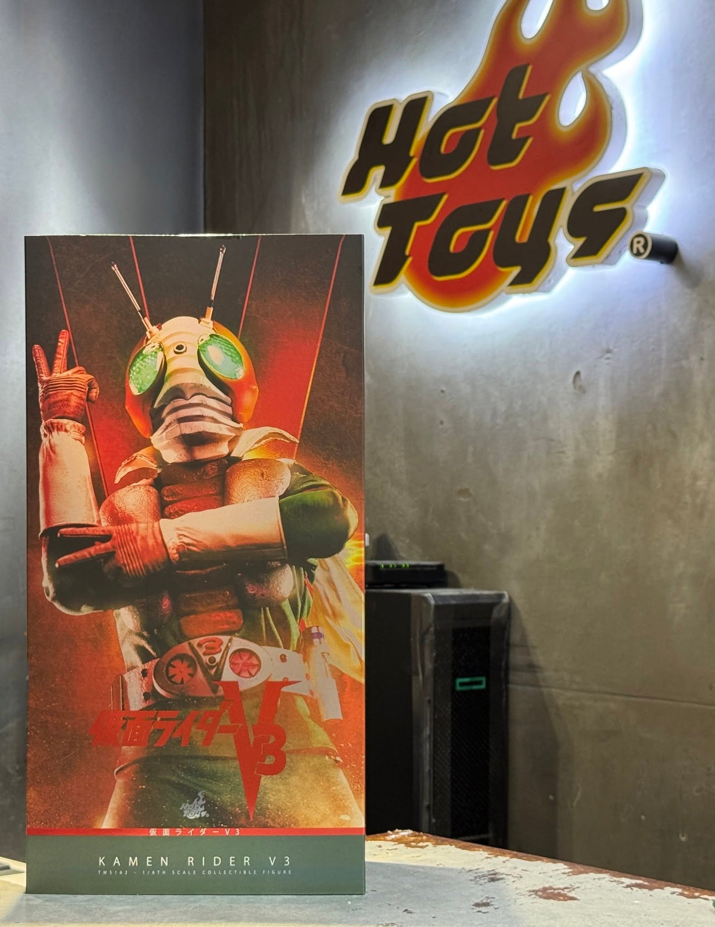 Ready! Hot Toys TMS162 1/6 Kamen Rider V3 Collector Edition