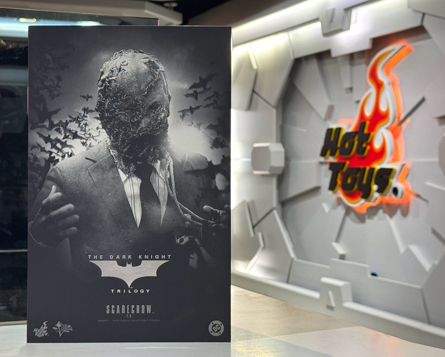 Ready! Hot Toys MMS801 Batman Begins 1/6 Scarecrow (2.0)