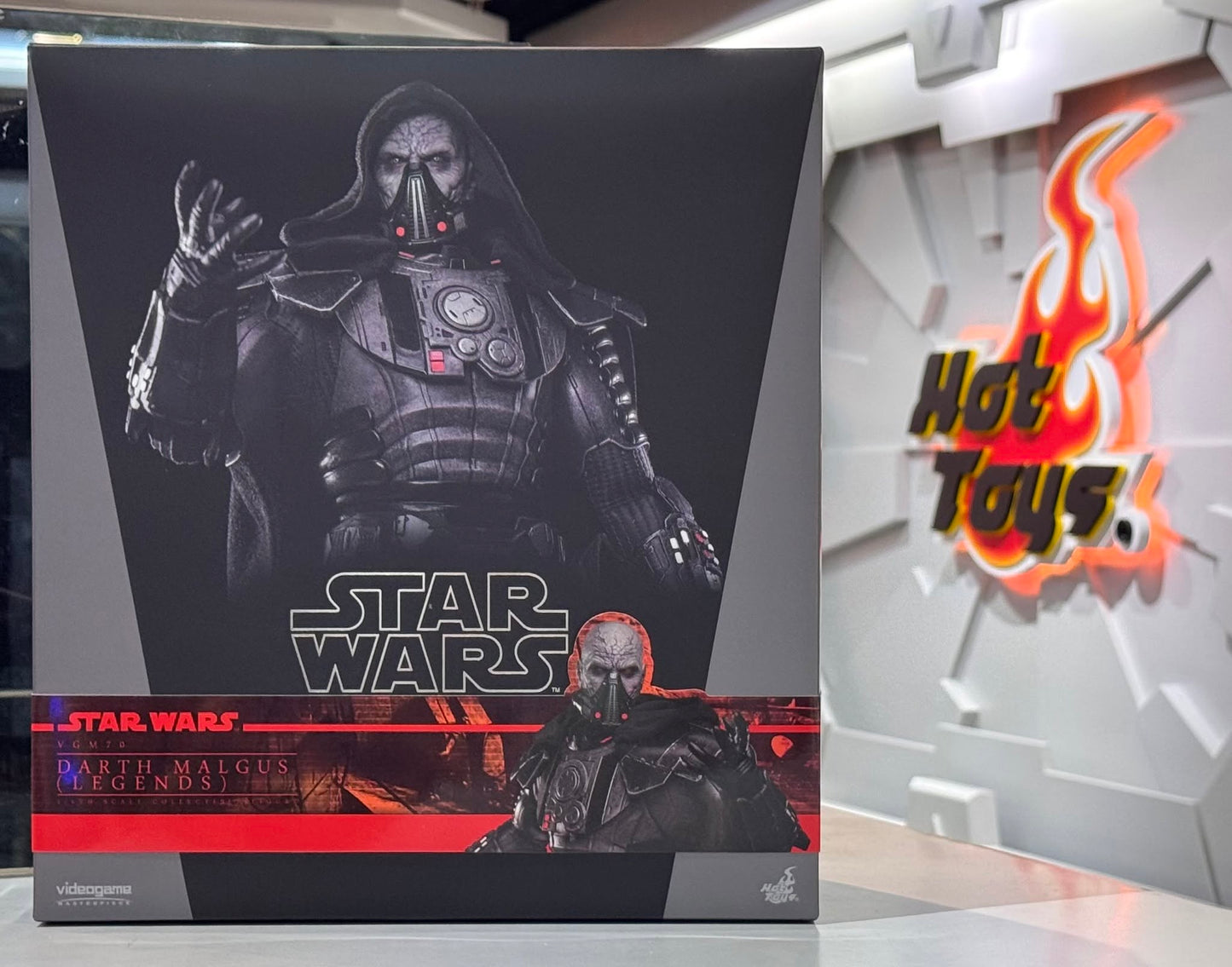 Ready! Hot Toys VGM70 Star Wars 1/6 Darth Malgus