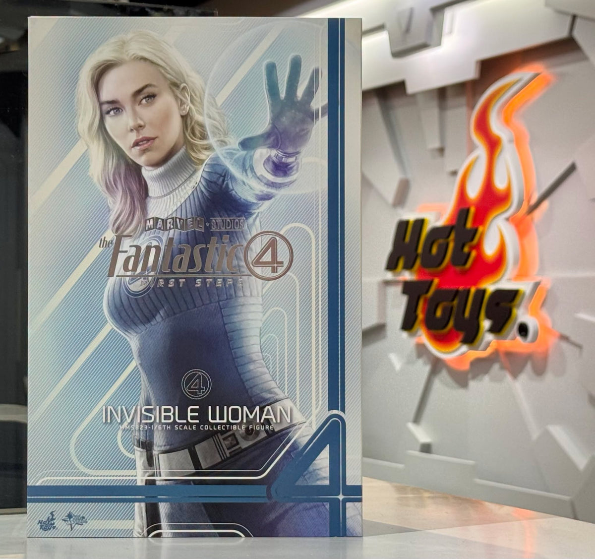 Ready! Hot Toys MMS823 The Fantastic Four: First Steps 1/6 Invisible Woman (Collector Edition)