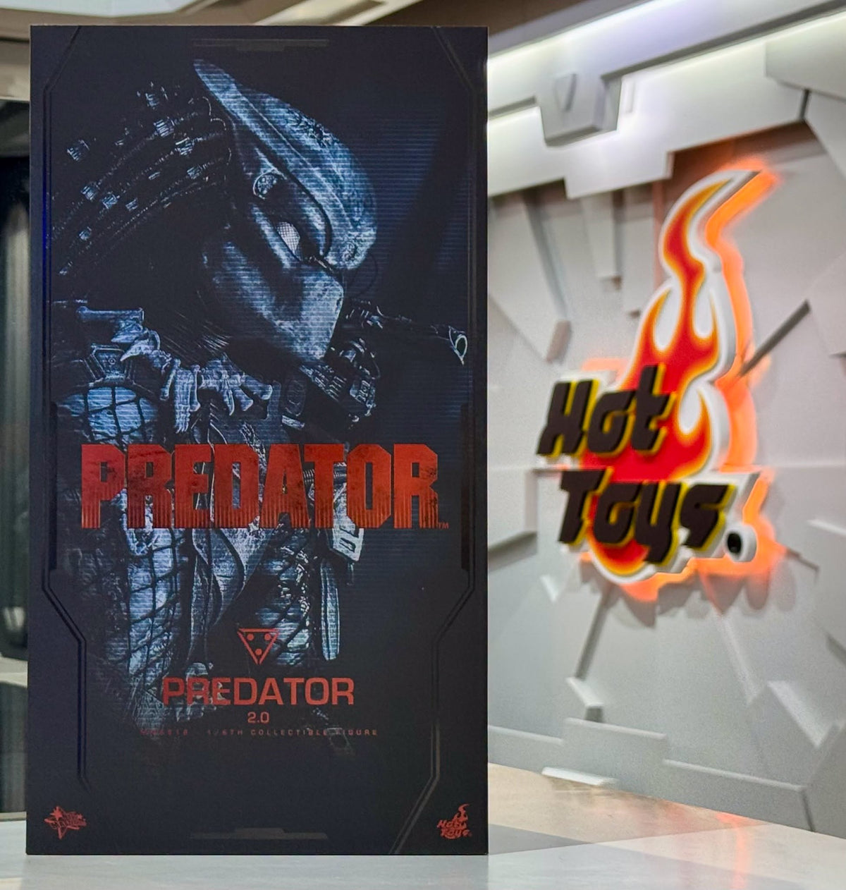Ready! Hot Toys MMS816 Predator 1/6 Predator (2.0)