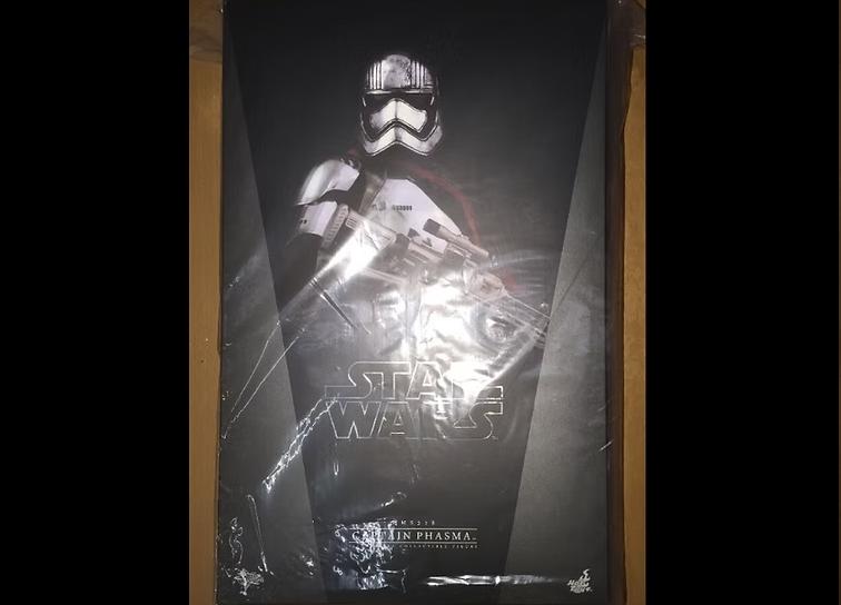 Hot Toys MMS328 STAR WARS: THE FORCE AWAKENS 1/6 CAPTAIN PHASMA New