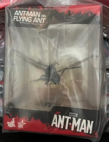 Hot Toys MMSC003 ANT-MAN ON FLYING ANT MINIATURE COLLECTIBLE