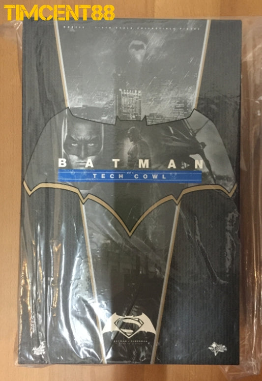 Unused Hot Toys MMS342 1/6 BATMAN with Tech Cowl Non-refundable
